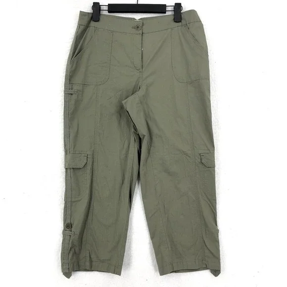 Chicos cargo crop pants top